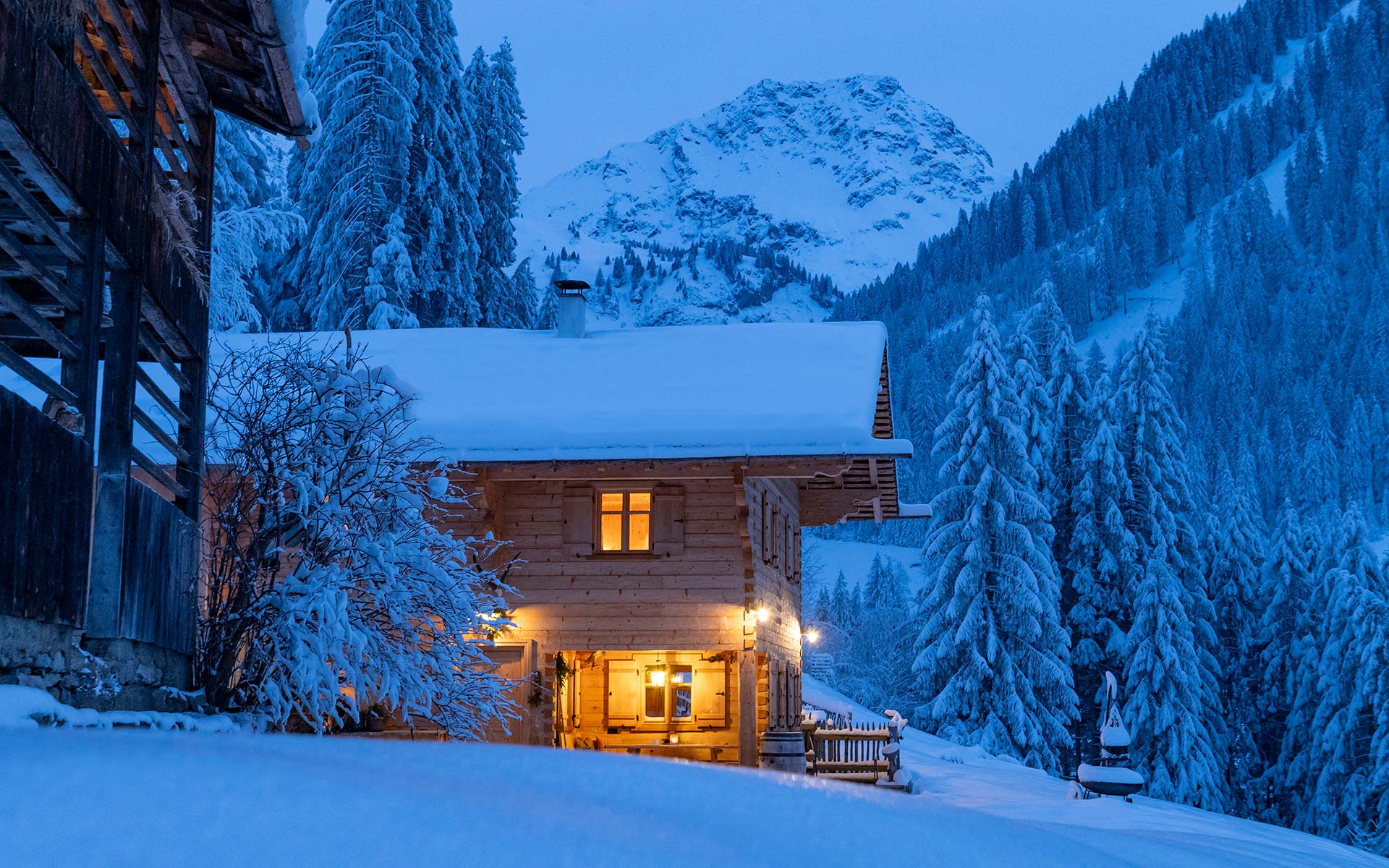 Berghaus Manuaf Winterabendstimmung im Montafon